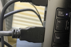 【原创】thinkbook16+2023锐龙7840h版本笔记本C口充电需要重新插拔才起作用的问题自己利用延时继电器解决，笔记本两次插拔才能充电